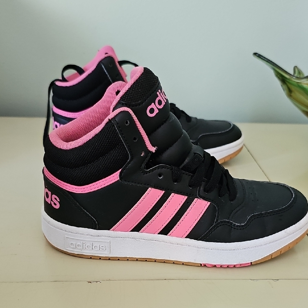 NWOT  Adidas Black Pink High-Tops Sneakers Size 4 Athletic Sports Tennis Shoes - Picture 2 of 8